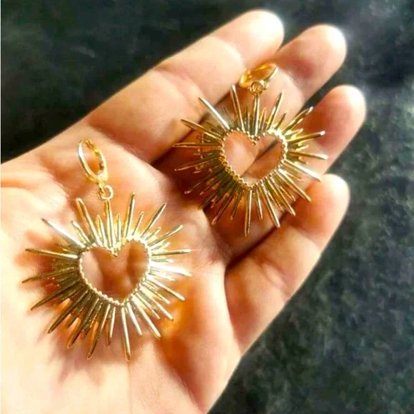 [GOLD]✨⭐️Starshine⭐️✨ Heart Glamour Dangle Drop Statement Earrings - Picture 12 of 13